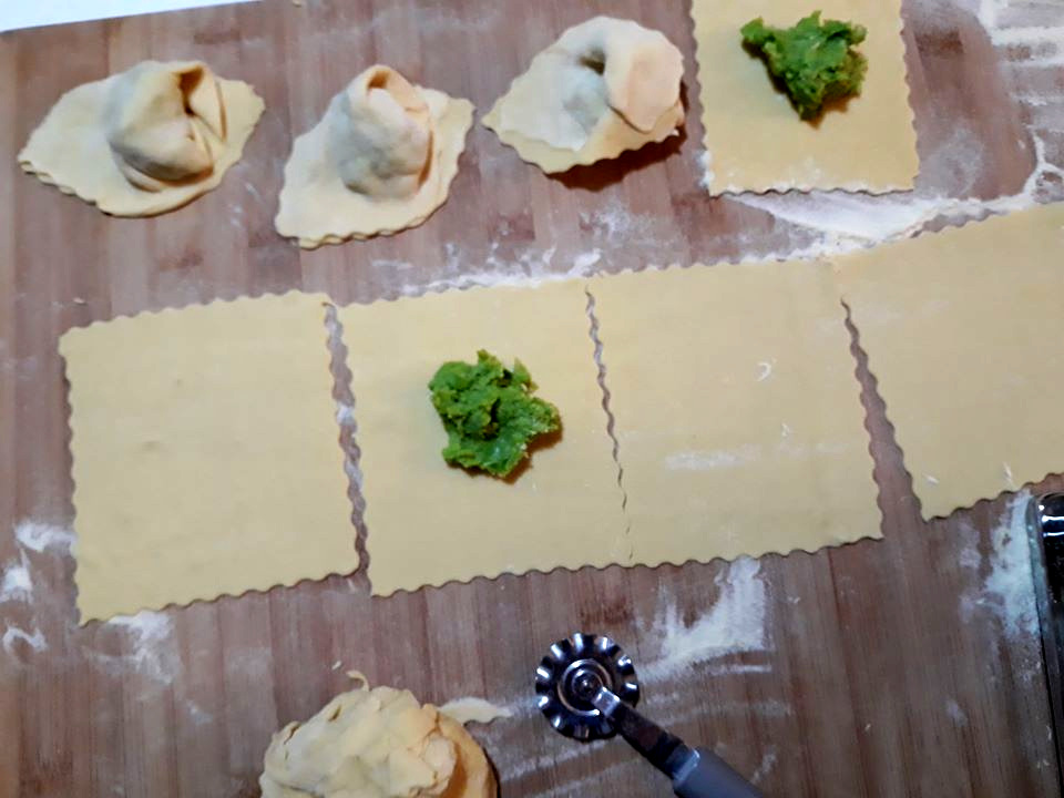 corso esperienza di cucina di pasta fresca come i tortelli a Giardini Naxos